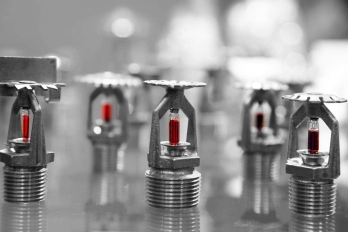 Sprinklerhoder med røde glasspærer